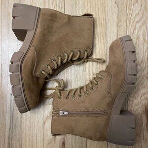 Universal Thread Combat Boot Womens Size 7.5 - Beige Lace Up Chunky Heels